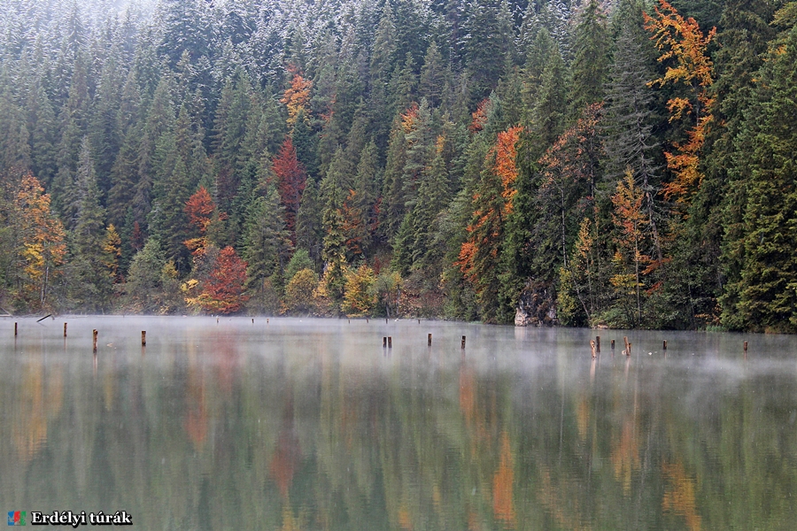 Az őszi Gyilkos tó