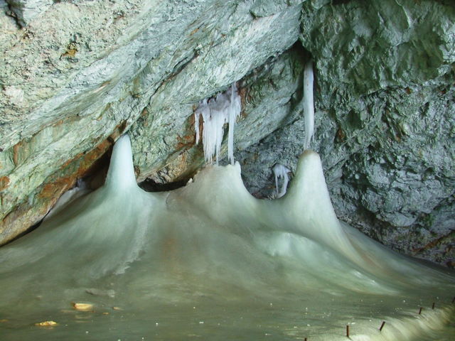Az Aranyosfői-jégbarlang